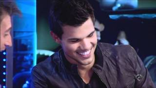 Taylor Lautner cantando quotLobo hombre en parisquot el hormiguero [upl. by Cliffes755]